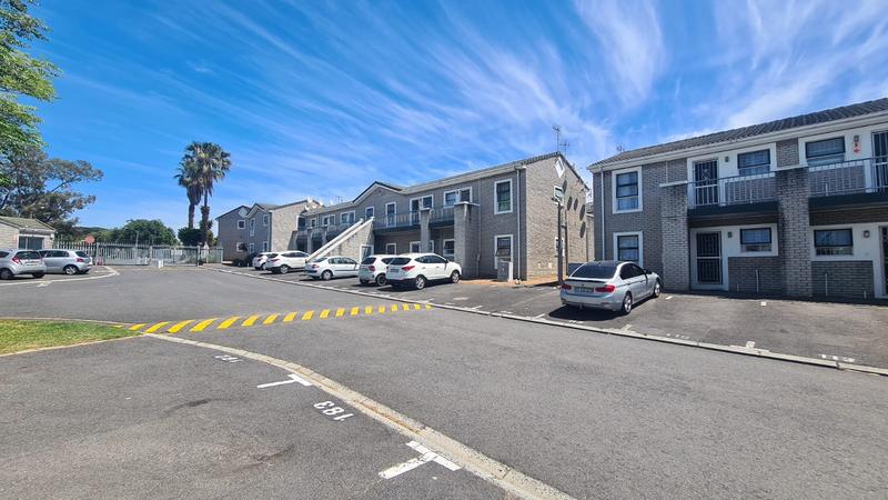 2 Bedroom Property for Sale in Oakglen Western Cape